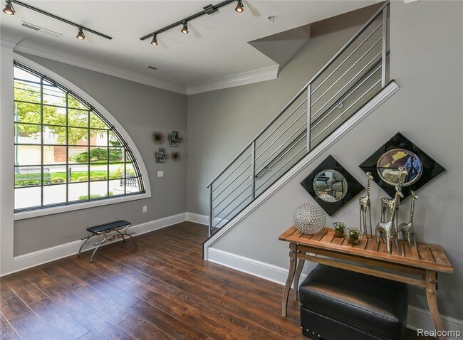 Building Photo - 431 S Eton St