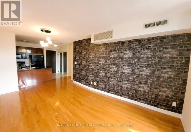 Photo du bâtiment - 5793 Yonge St