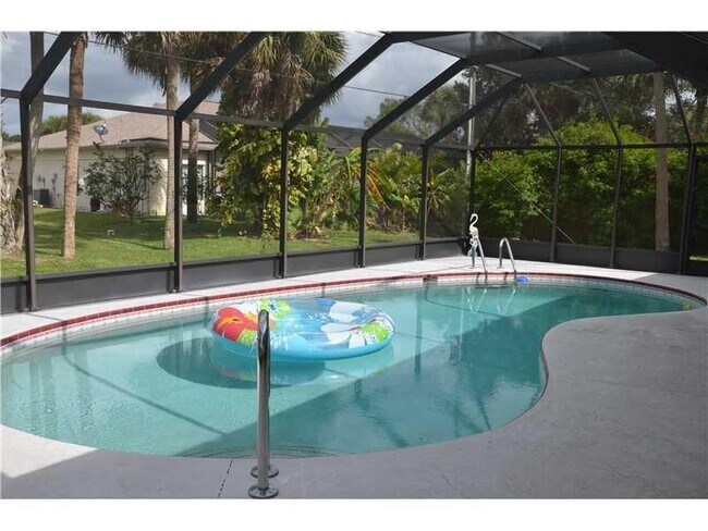 Foto del edificio - Off-Season Rental 3BR 2BA with pool in Sebastian