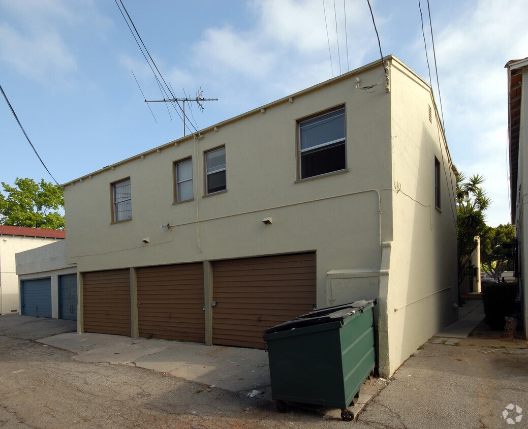 Building Photo - 5662 San Vicente Blvd
