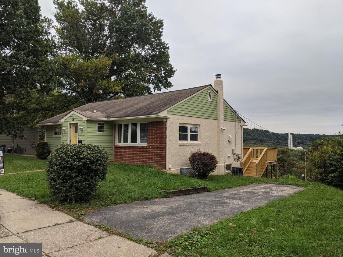 35 Penn Ave, Coatesville, PA 19320 House Rental in Coatesville, PA