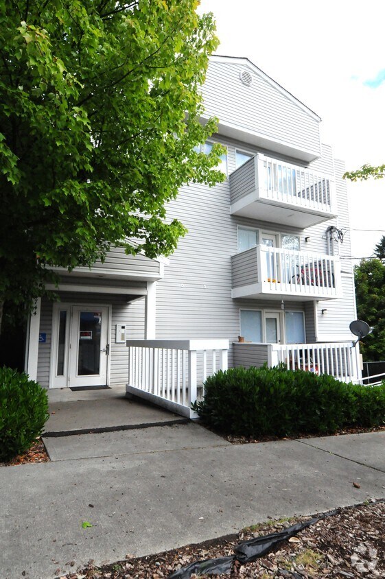 Building Photo - 13744 Midvale Ave N