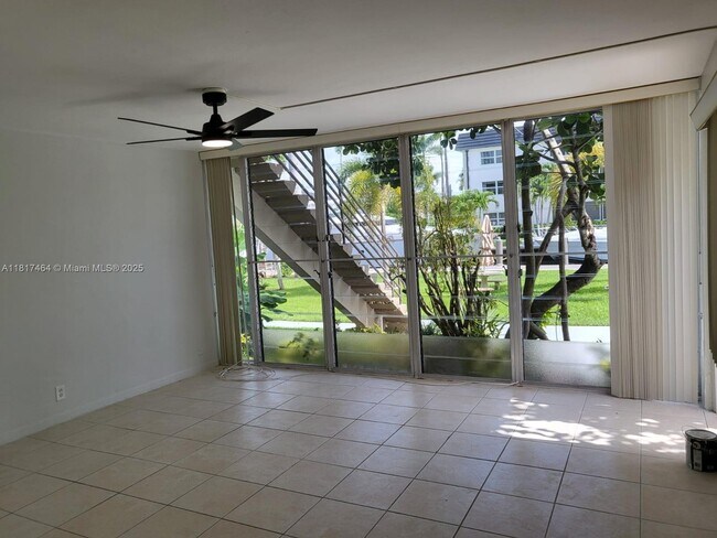 Foto del edificio - 901 N Birch Rd
