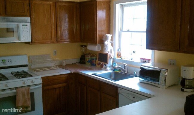 Building Photo - 4 br, 3.5 bath Townhome - 20945 Sandstone ...