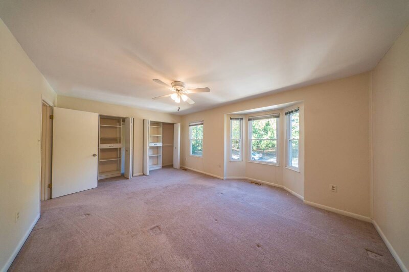 Primary Photo - 7 Wheatfield Ct