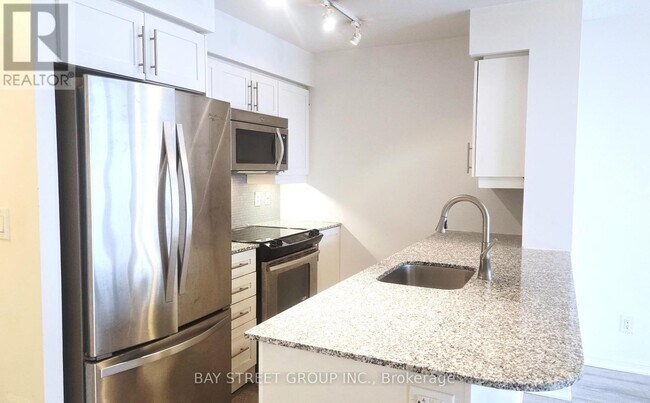 Building Photo - 35 Bastion St