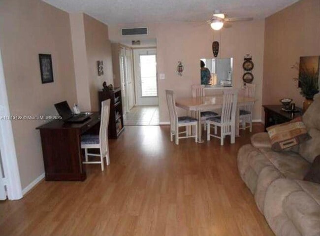 Foto del edificio - 5841 NW 61st Ave