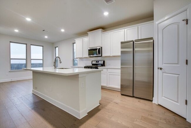Building Photo - 8612 Cumbrae Ln