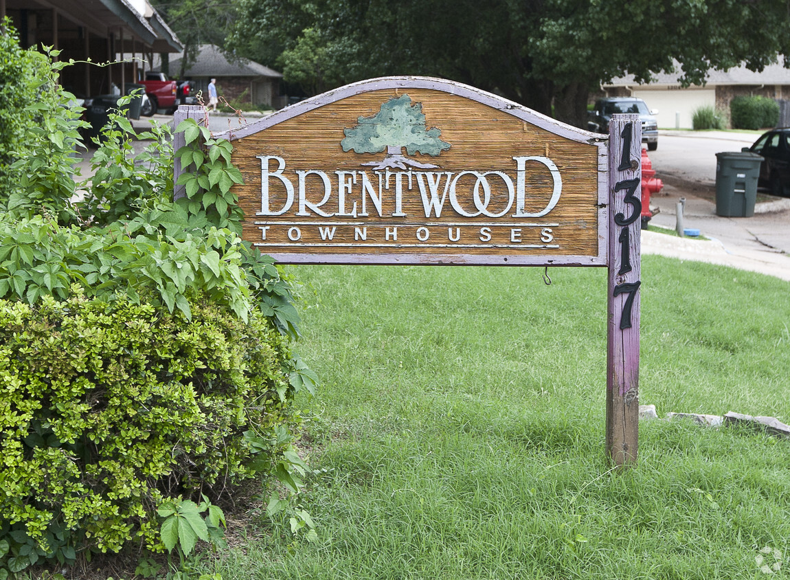 Building Photo - Brentwood Townhouses