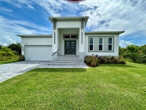 Building Photo - 8147 Tracy Cir