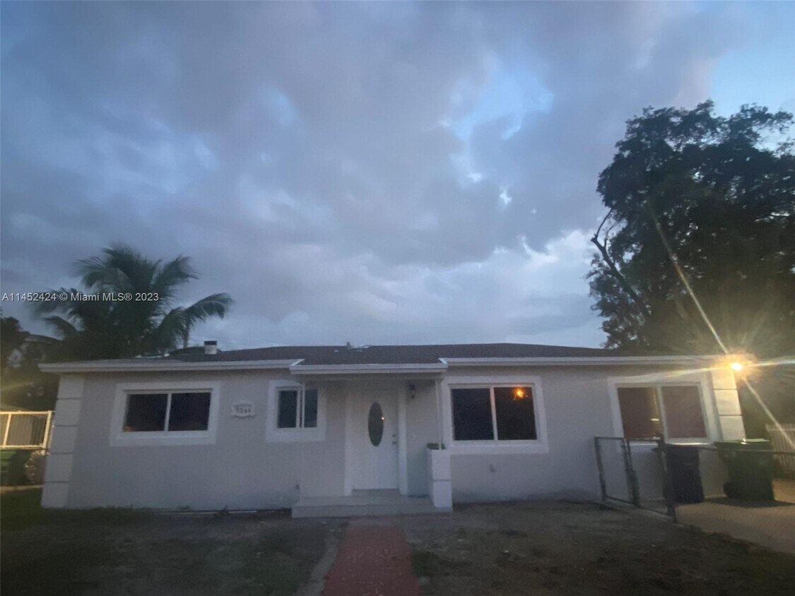 Foto principal - 9244 Broad Manor Rd