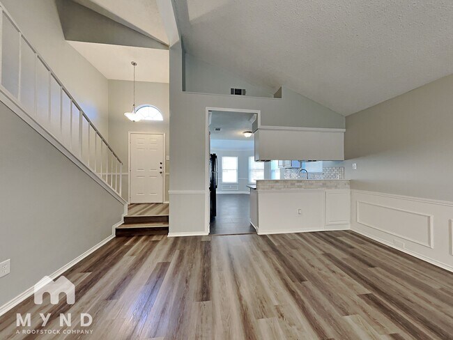 Foto del edificio - 4628 Feathercrest Dr