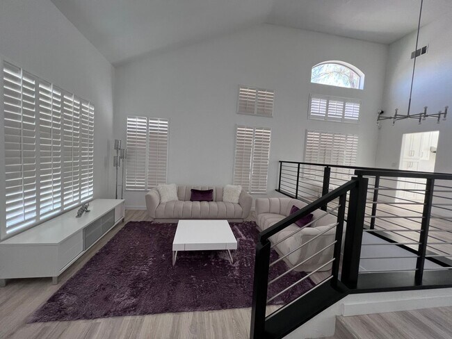 Foto del edificio - Summerlin 5 Bedroom with a Swimming Pool
