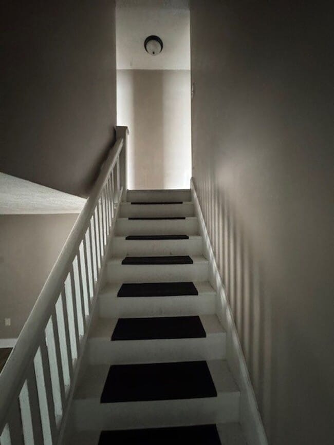 Foto del edificio - Completely Renovated 3BR/1BA Townhome located close to downtown Indy.