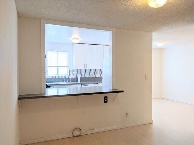 Foto del edificio - 4 bedroom in Monterey Park CA 91754