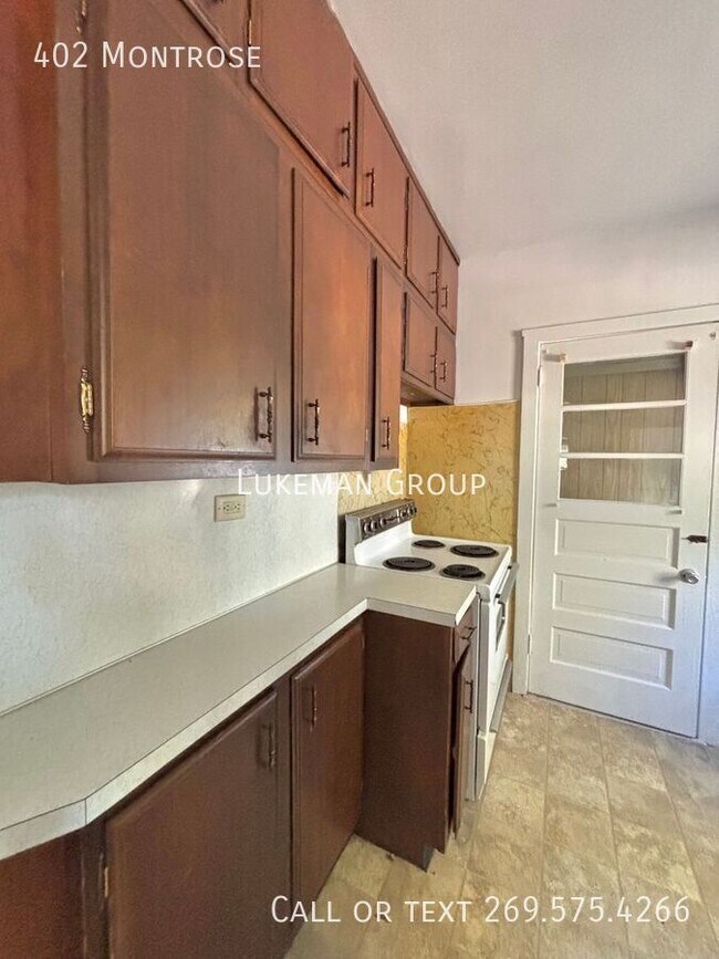 Foto del edificio - 402 Montrose-