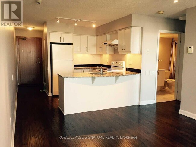 Photo du bâtiment - 33 Sheppard Ave E