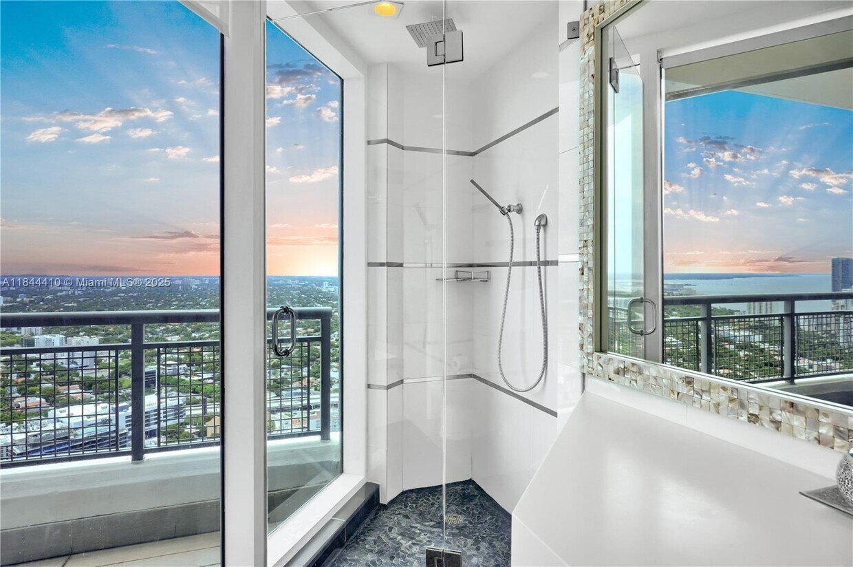Foto principal - 60 SW 13th St
