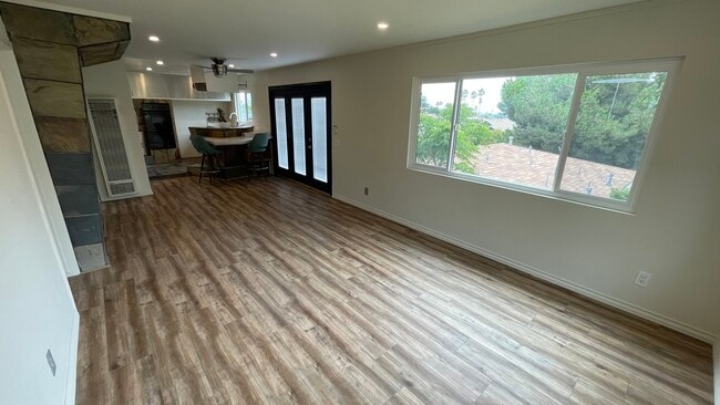 Living room looking into kitchen - 1320 Mohawk St