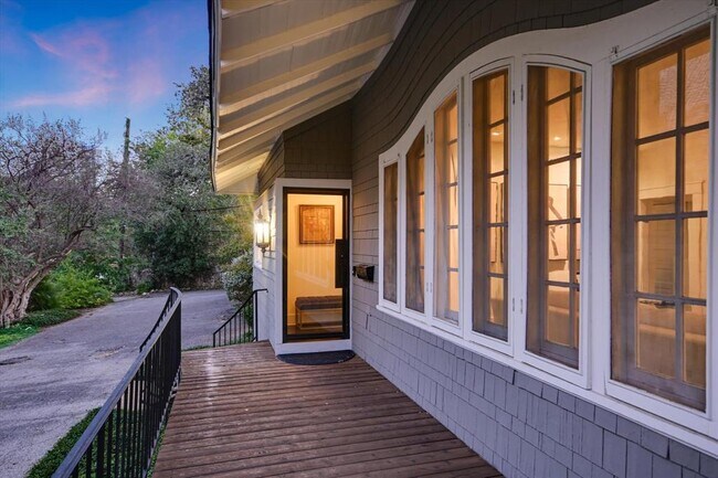 Foto del edificio - 1402 Windsor Rd