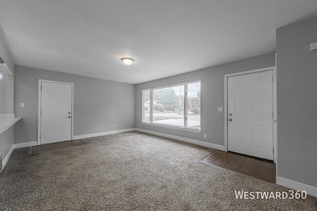 Building Photo - 2221 Belmont Ave