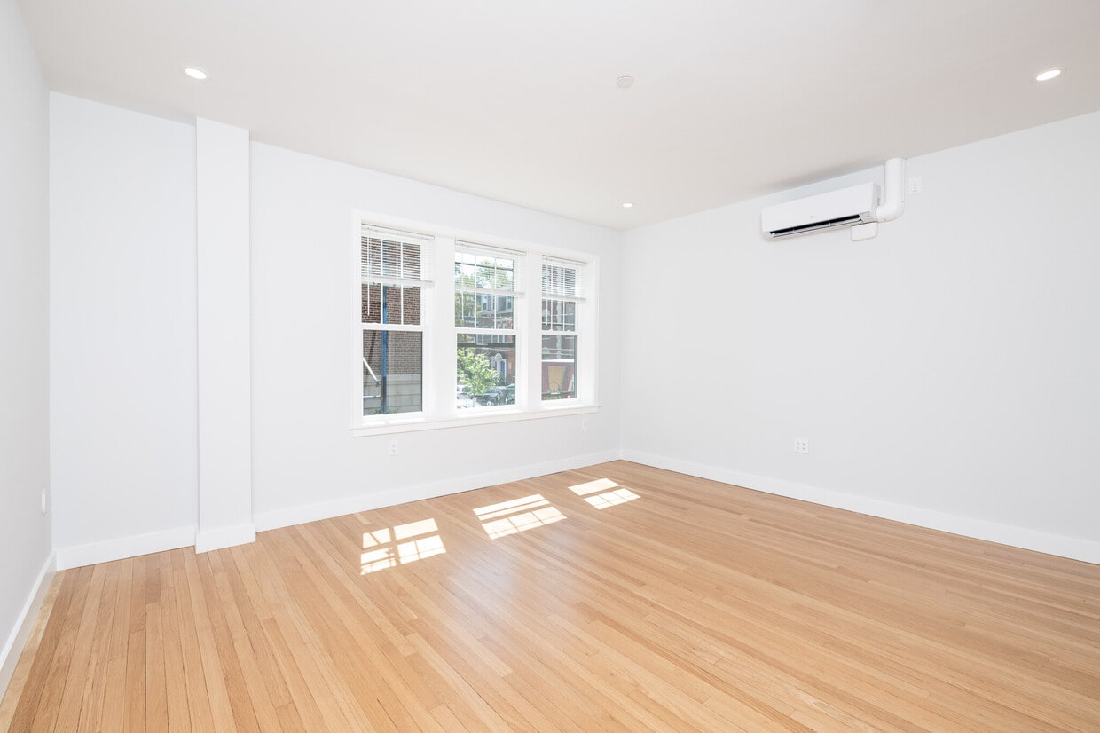 Primary Photo - 20 Forest St