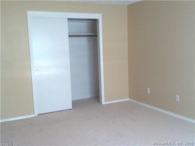 Foto del edificio - 949 Pleasant Valley Rd