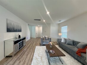 Building Photo - 11079 N Lake Mist Ln