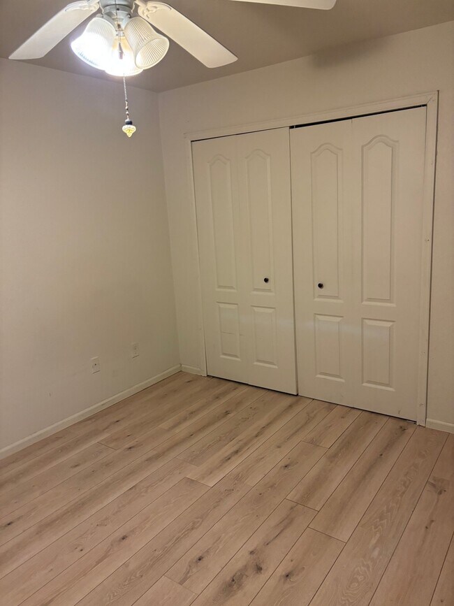 Foto del edificio - 857 E 20th Street Rd