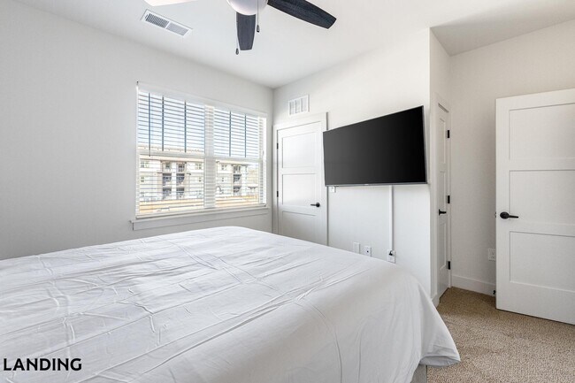 Foto del edificio - 185 Ashford Cir