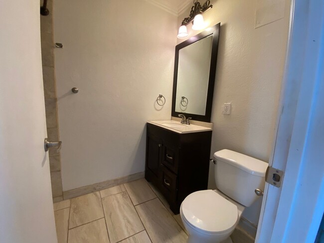 Building Photo - Cute 3 bedroom.  Nob Hill/UNM Location! Cu...