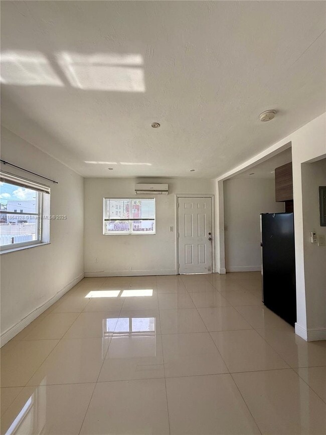Foto del edificio - 560 NE 67th St