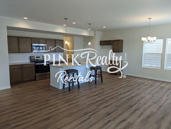 Building Photo - Gorgeous Nearly New Home!