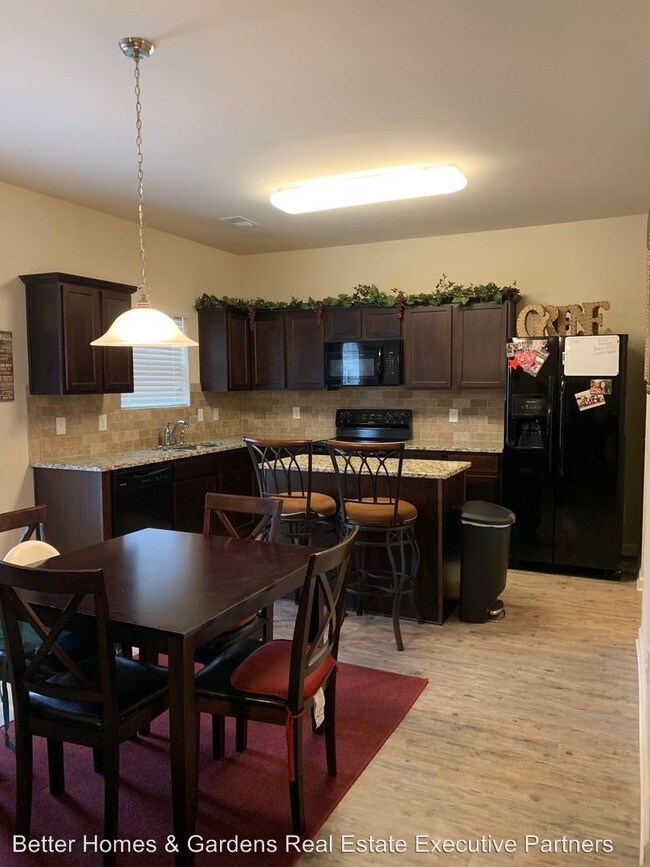 Building Photo - 4 br, 2.5 bath House - 165 Sims Court