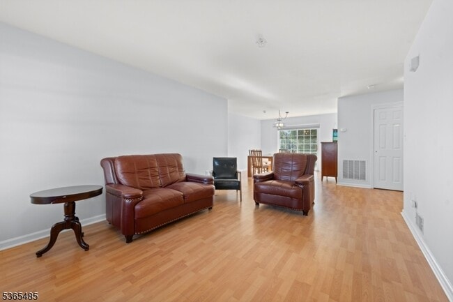 Building Photo - 904 Rhoads Dr