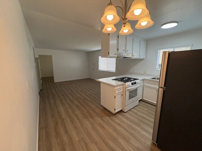 Foto principal - 323 Concord St