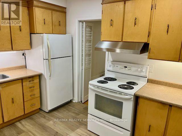 Photo du bâtiment - 100 George Henry Blvd