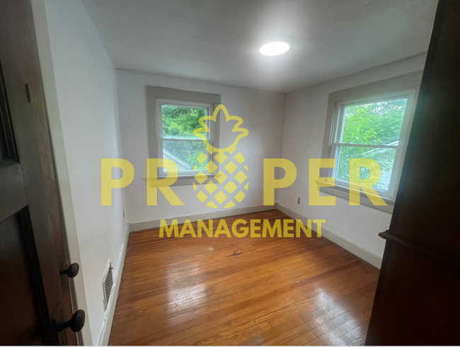 Building Photo - Very nice 3 bedroom 1 bathroom house for r...
