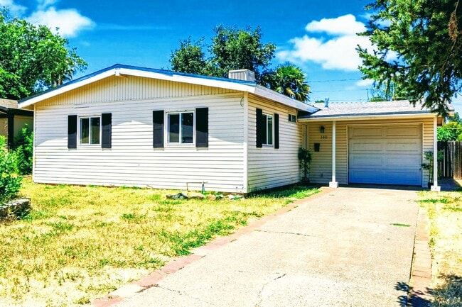 Building Photo - 380 Deodara St