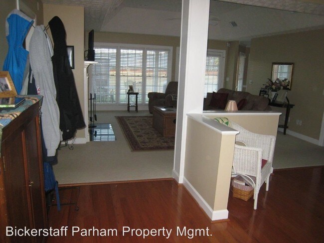 Building Photo - 4 br, 3 bath House - 9282 Garrett Creek Drive