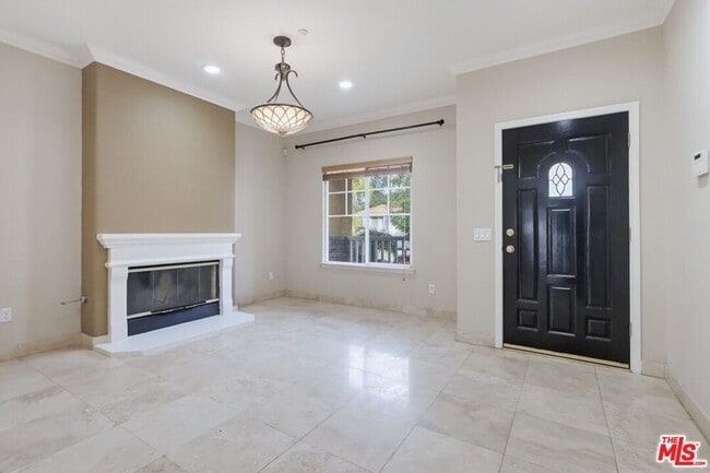 Foto del edificio - 5187 Knollwood Way