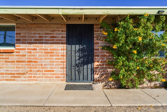 Building Photo - 725 E Freeman Pl