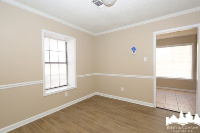 Building Photo - 4550 Sunnyslope Dr