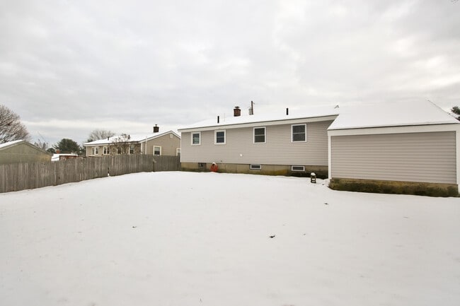 Building Photo - 159 Leslie Dr