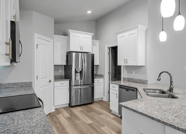 Foto del edificio - 7385 E Bay Blvd