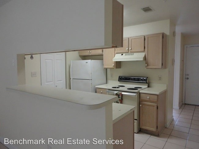 Building Photo - 2225 Timberwood Cir S