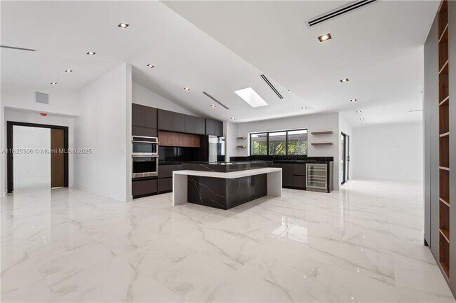 Foto del edificio - 5020 Hawkhurst Ave