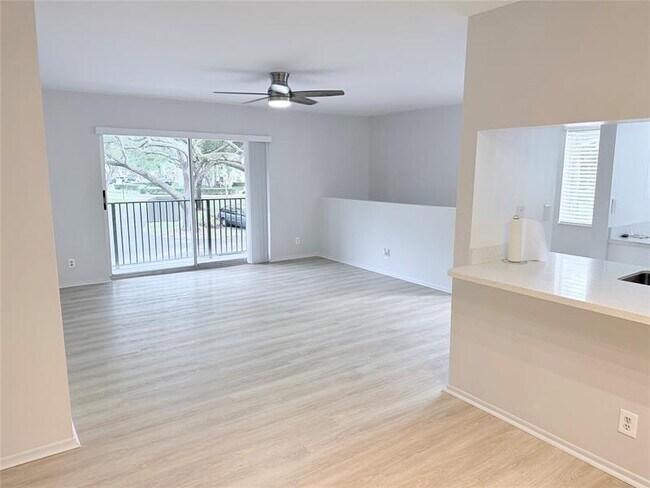 Foto del edificio - 117 Gardens Dr