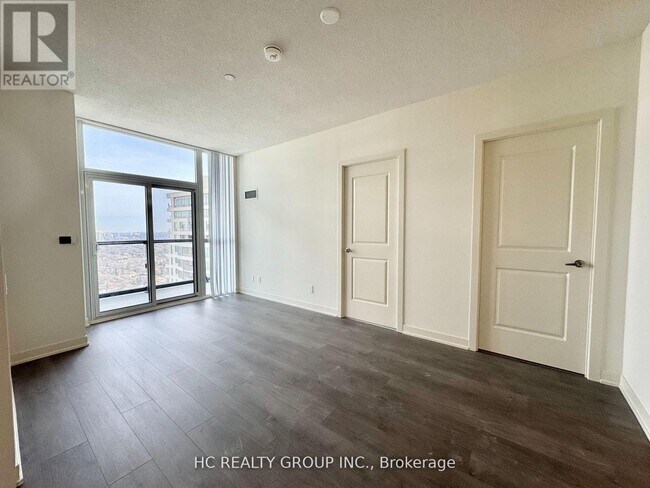Building Photo - 4955-4955 Yonge St