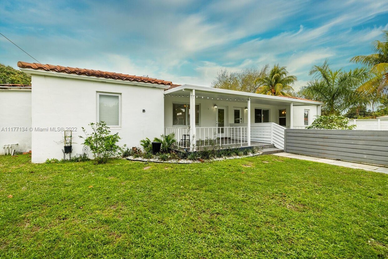 Foto principal - 1029 NE 113th St